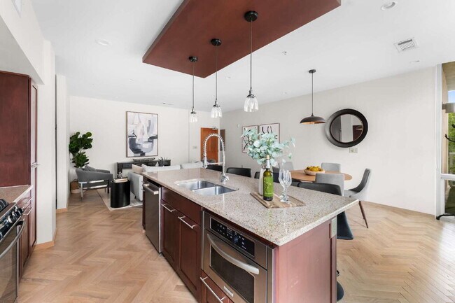 Building Photo - Sophisticated Living on Barton Springs