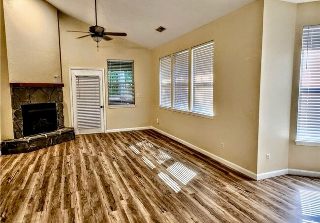 Building Photo - 207 Weiskopf Way