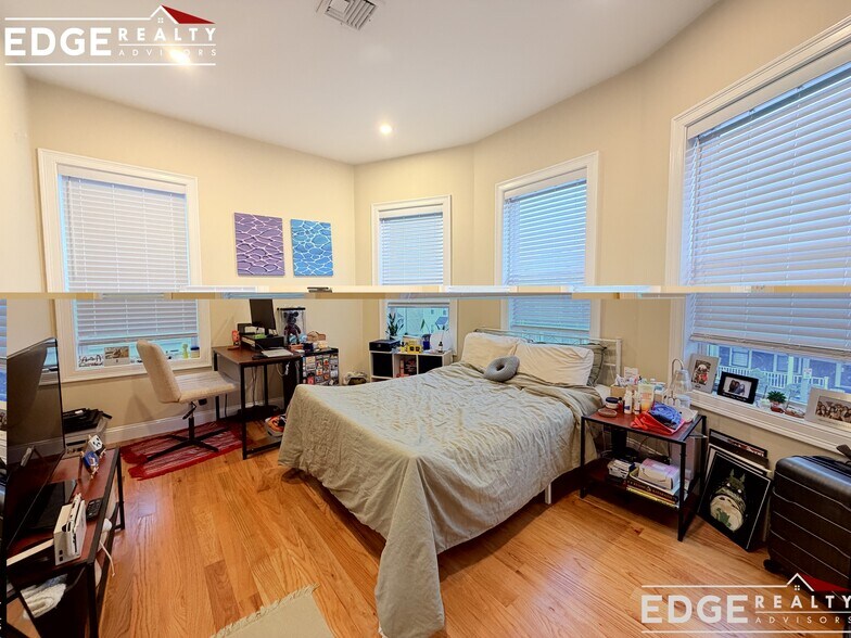 Building Photo - 35 Winship St