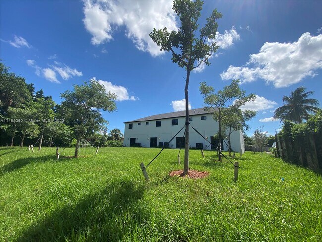 Building Photo - 5609-5611 Polk St