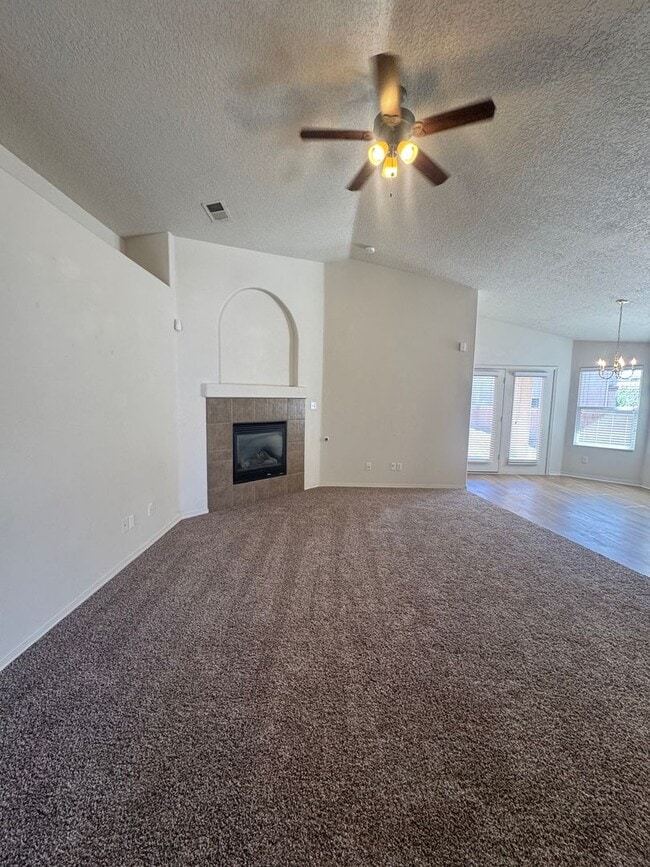 Building Photo - 3 bed 2 bath home in Huning Ranch