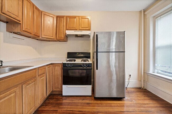 Interior Photo - 165 Park St