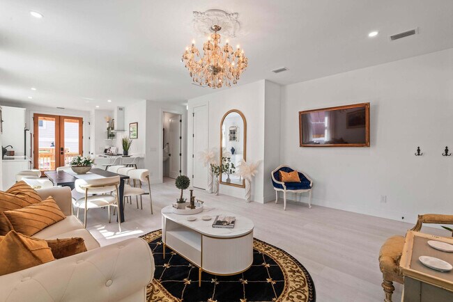 Building Photo - 28 W Castillo Dr