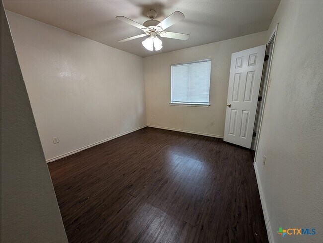 Building Photo - 887 Sagewood Trail