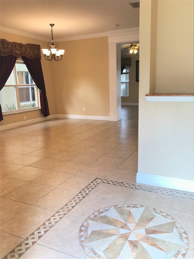 Building Photo - AMAZING HOME WITH LAKEFRONT VIEW!