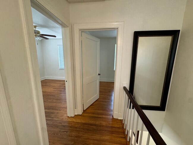 Building Photo - Available Now! The Villa Condo 3 BR Must See