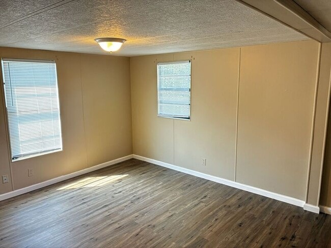 Building Photo - 7621 Sunwood Dr
