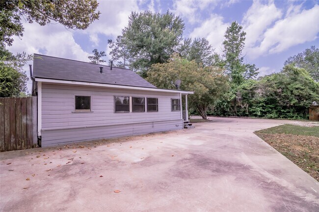 Building Photo - 3141 Old Houston Rd