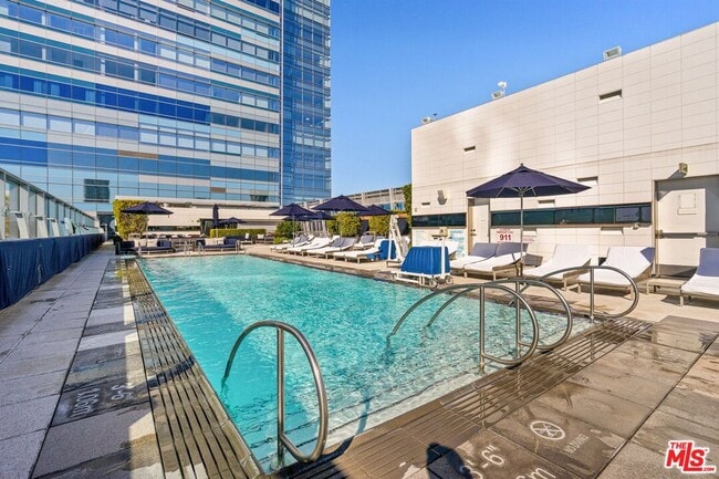 Building Photo - 900 W Olympic Blvd