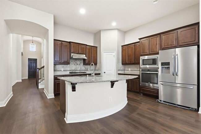 Building Photo - Spacious 5-Bedroom Living in the Heart of Willow Ridge Estates