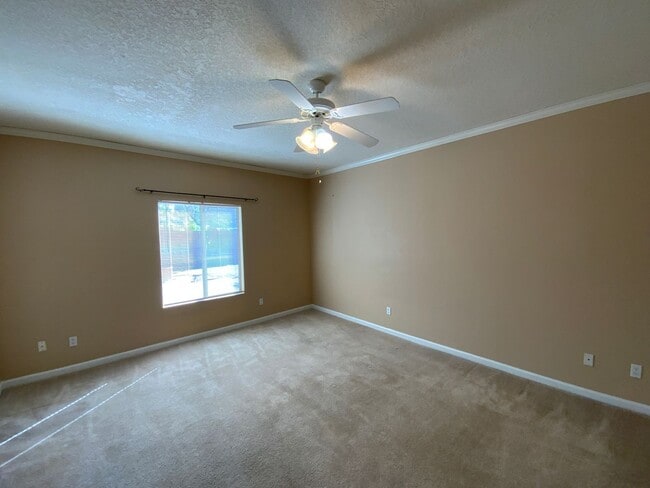 Building Photo - 3 Bedroom Single Story Home Available Near...