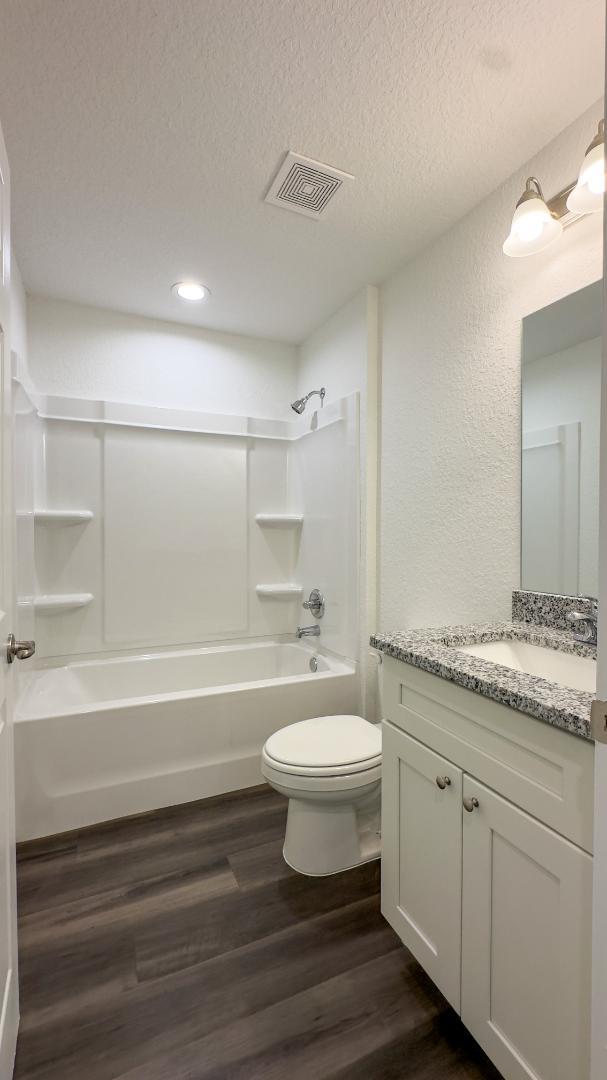 Building Photo - 40 Maple Ln