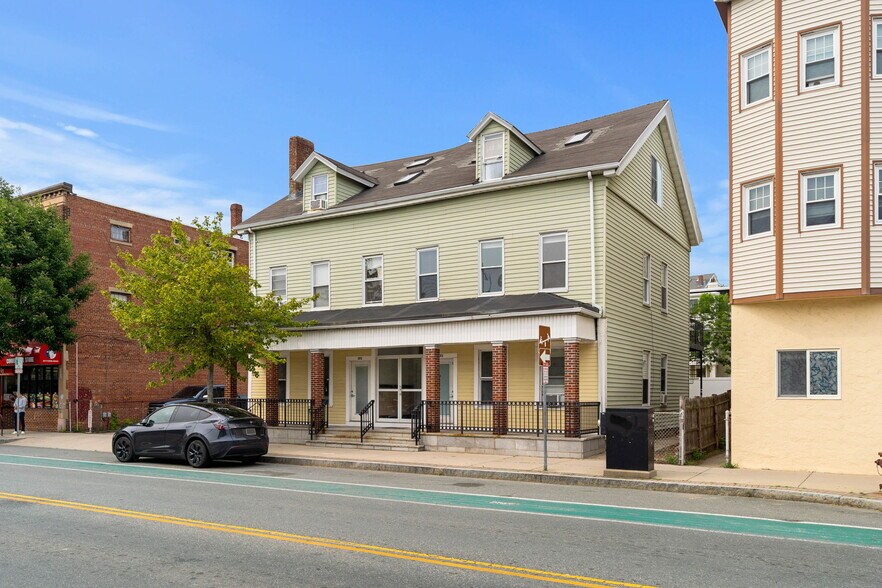 Primary Photo - 571 Somerville Ave