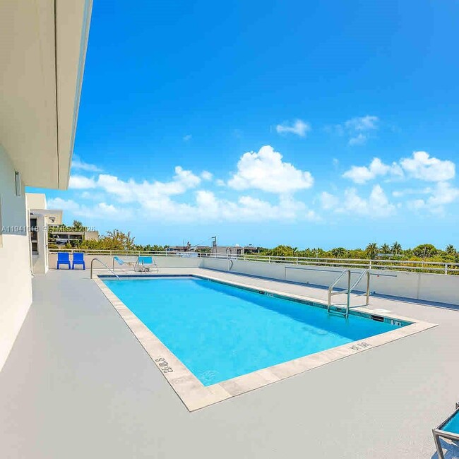 Building Photo - 9156 Collins Ave