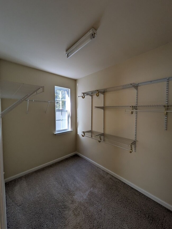 Building Photo - 9915 Cleaver Ct