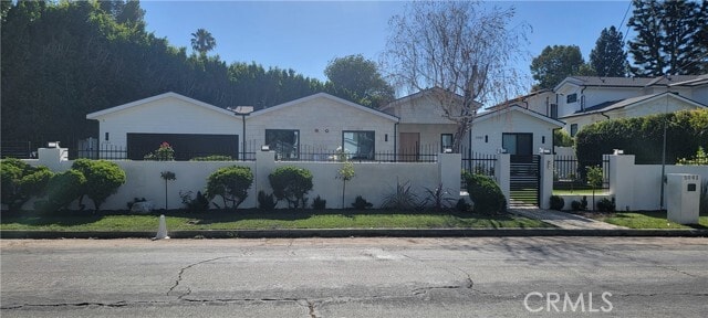 Building Photo - 5061 Woodley Ave