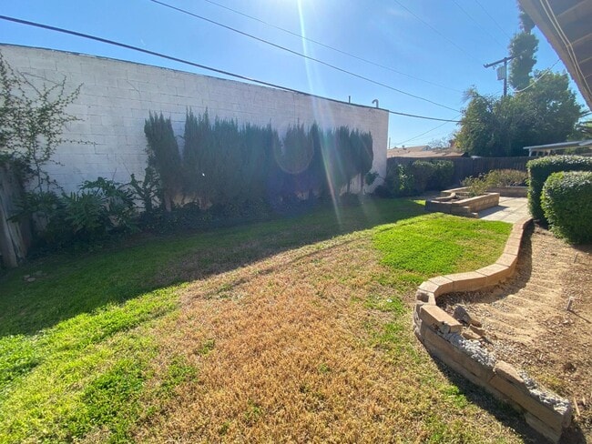 Building Photo - 5348 El Molino Ave