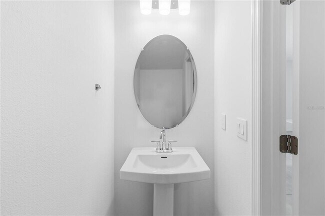 Building Photo - 1851 Roosevelt Pl