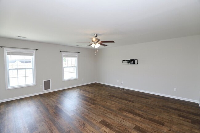 Building Photo - 3680 Moseley Dr