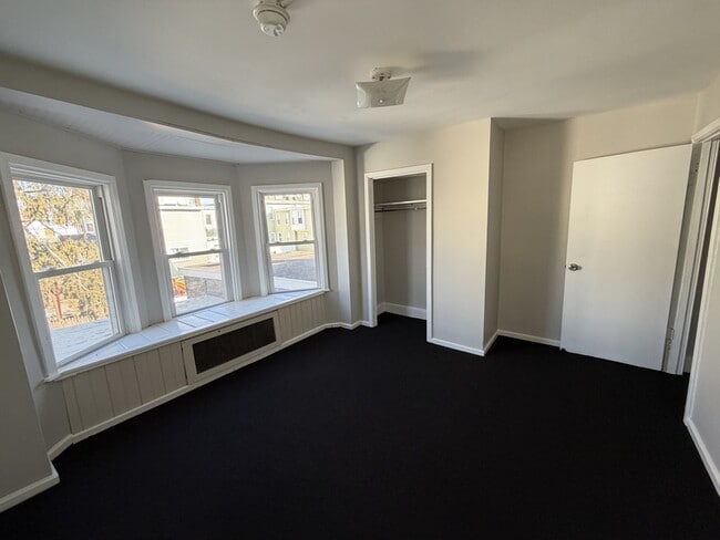 Building Photo - 407 Somerset St