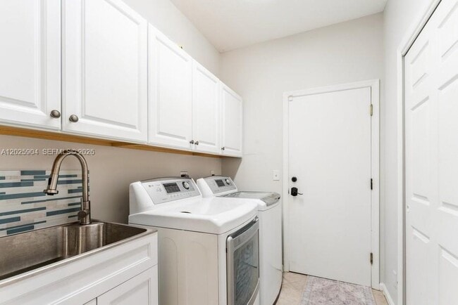 Building Photo - 2708 Meadowood Dr