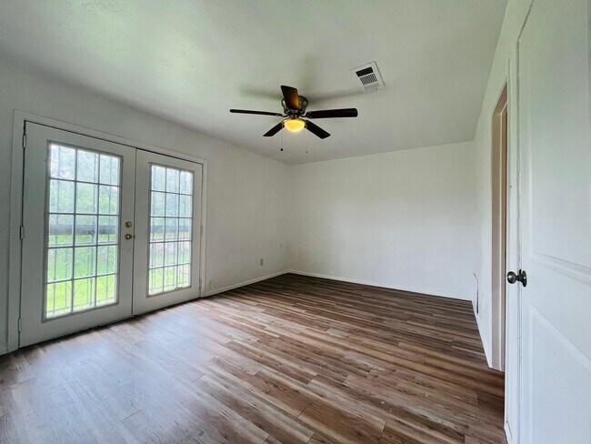 Building Photo - 6981 Chasewood Dr