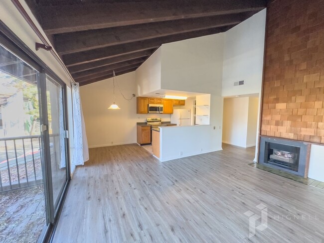 Building Photo - Apartment for Rent in Chico CA | Pool, Spa, Near Bidwell Park, Pet Friendly