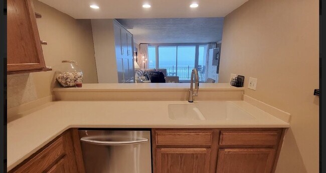 Building Photo - Views! Gorgeous, upgraded penthouse condo at The Breakers