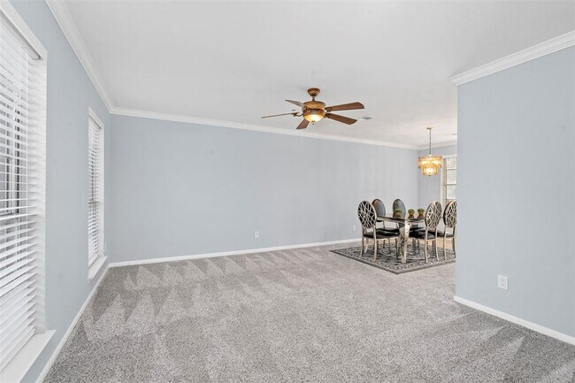 Building Photo - 9942 Villa Verde Dr