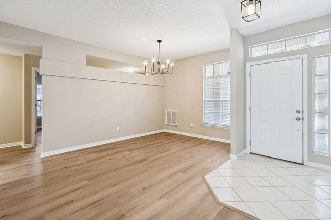 Building Photo - Central Island, 4 Bedroom + Office