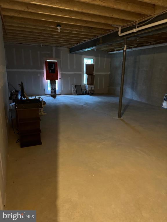 Building Photo - 60 Four Leaf Dr