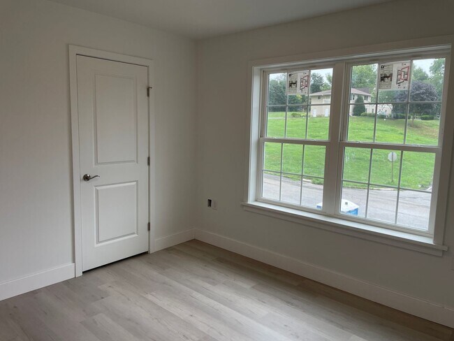 Building Photo - 40 Longfellow Dr