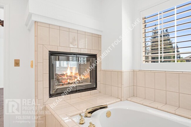 Building Photo - Beautiful 4bd 3ba home in Los Cerros Neigh...