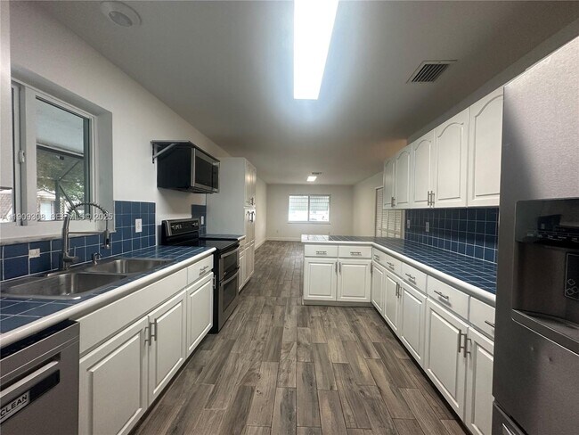 Building Photo - 27850 SW 164th Ct