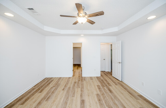 Building Photo - 245 Farmington Dr