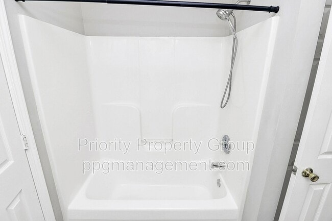 Building Photo - 9365 Glenwater Dr