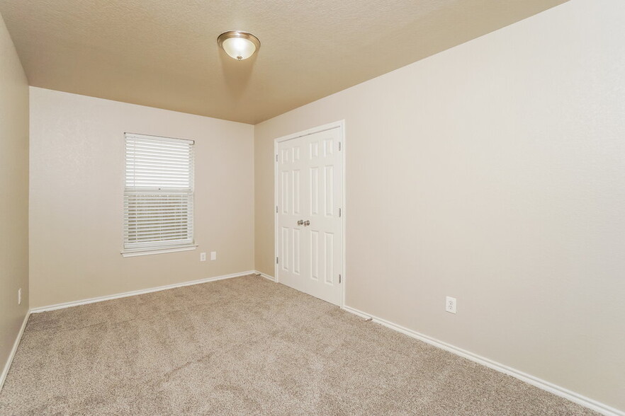Building Photo - 3415 Calico Cor