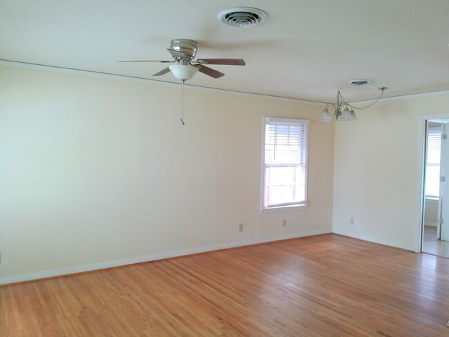 Building Photo - 530 Hopper Dr