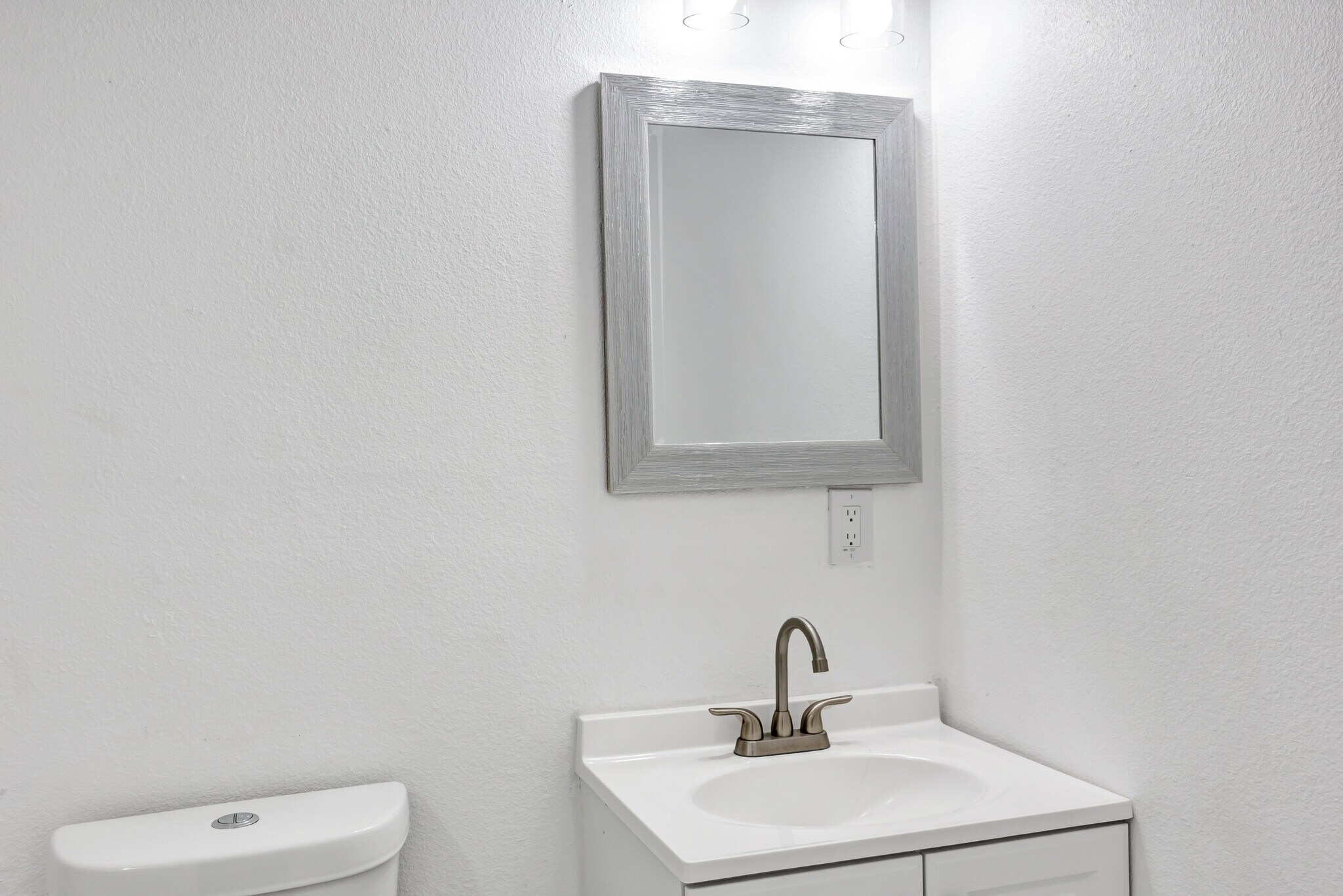 Building Photo - 901 Bessie St