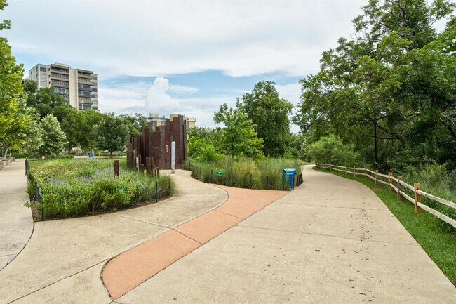 Building Photo - 54 Rainey St