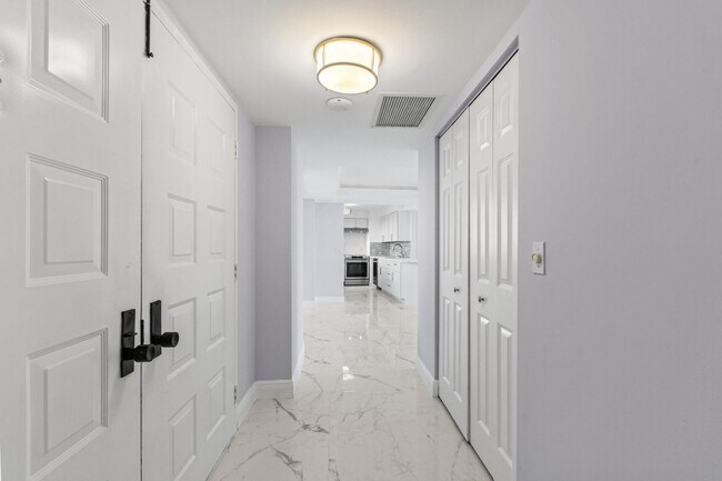 Building Photo - 5200 N Flagler Dr