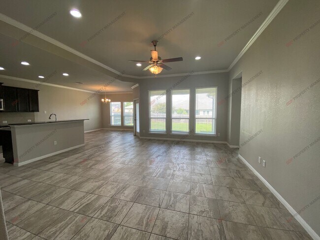 Building Photo - 818 Dunford Dr