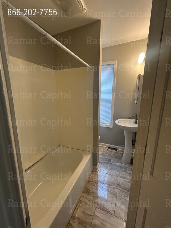 Building Photo - 912 Mt Ephraim Ave