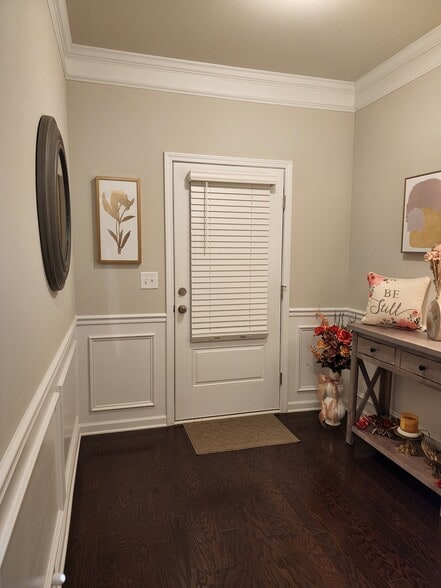 Front Door Entrance w/ Blinds - 5176 Grace Ct