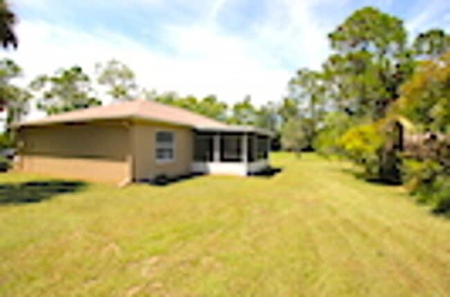 Building Photo - Roomy 3 Bed 2 Bath Screened Lanai Home for Rent in Pine Lakes
