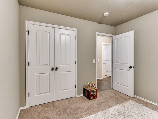 Building Photo - 517 Apple Tree Ln