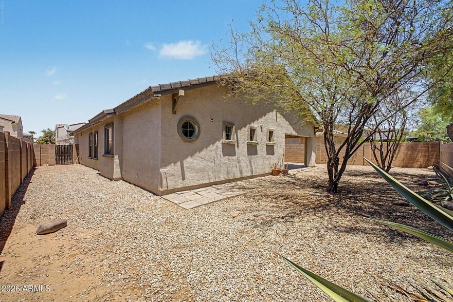 Building Photo - 13271 W Clarendon Ave