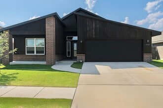 Building Photo - 8605 Ricard Dr