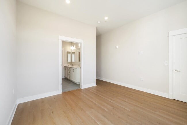 Building Photo - 23651 Havelock Walk Ter