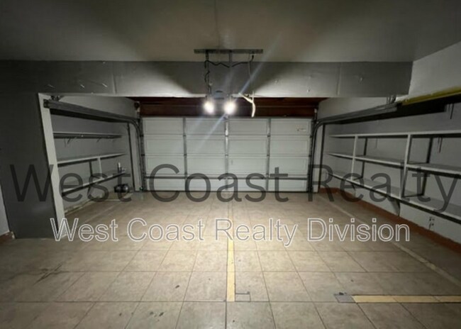 Building Photo - 1847 S Raintree Pl